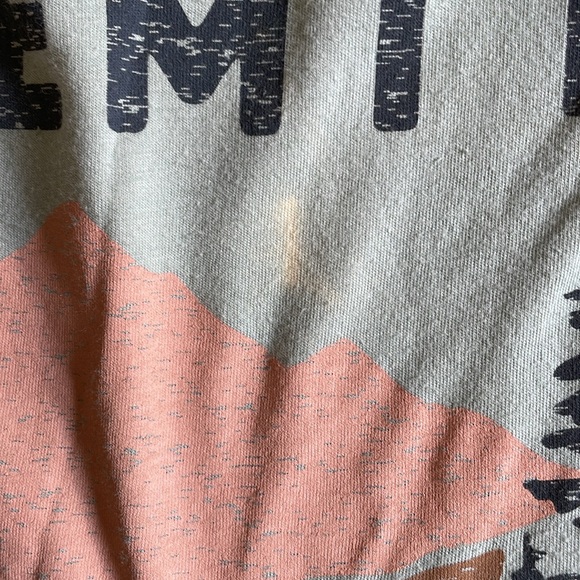 xl yosemite tshirt with a tiny stain on the front barely noticeable super soft - Picture 3 of 4